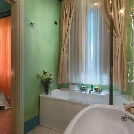 Отель Graziella Patio 4*